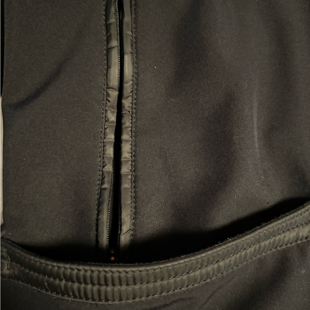 Lululemon - Picture 4 of 8
